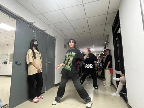 说明: 5f0e9c6aeedcae99b6be4e79227b43b